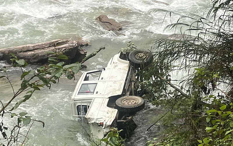 बागलुङमा सवारी दुर्घटना हुँदा एक जनाको मृत्यु, दुई जना घाइते