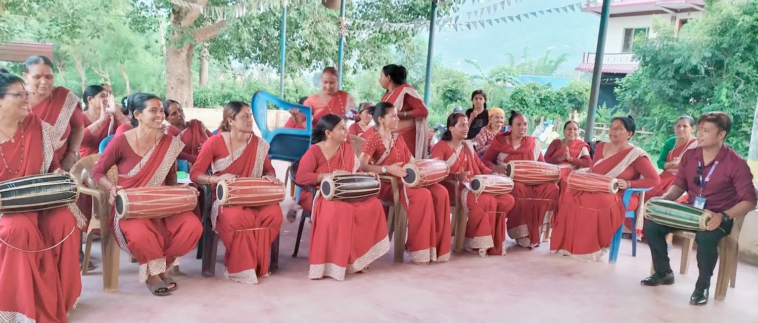 मादल बजाउने सीप सिक्दै पाल्पाका महिला