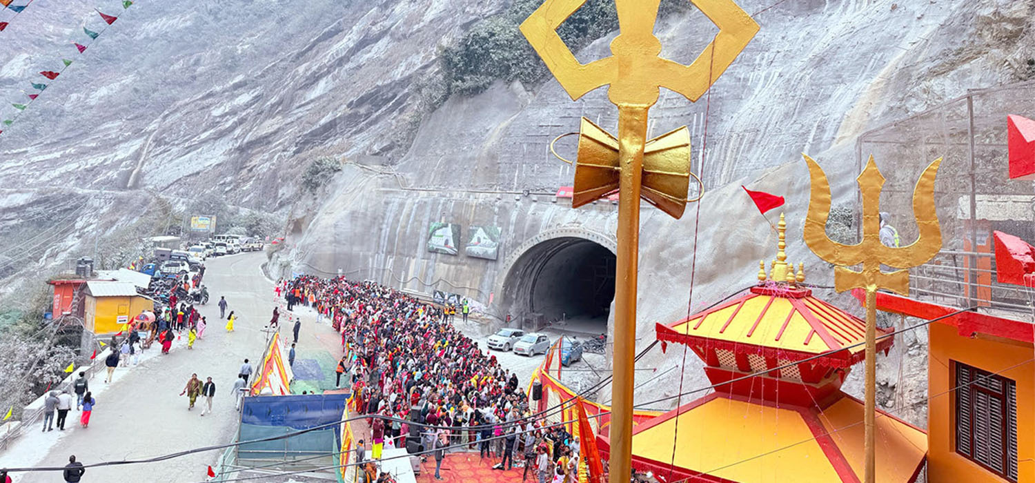 साउनको पहिलो सोमबार : शिव मन्दिरमा भक्तजनको घुइँचो