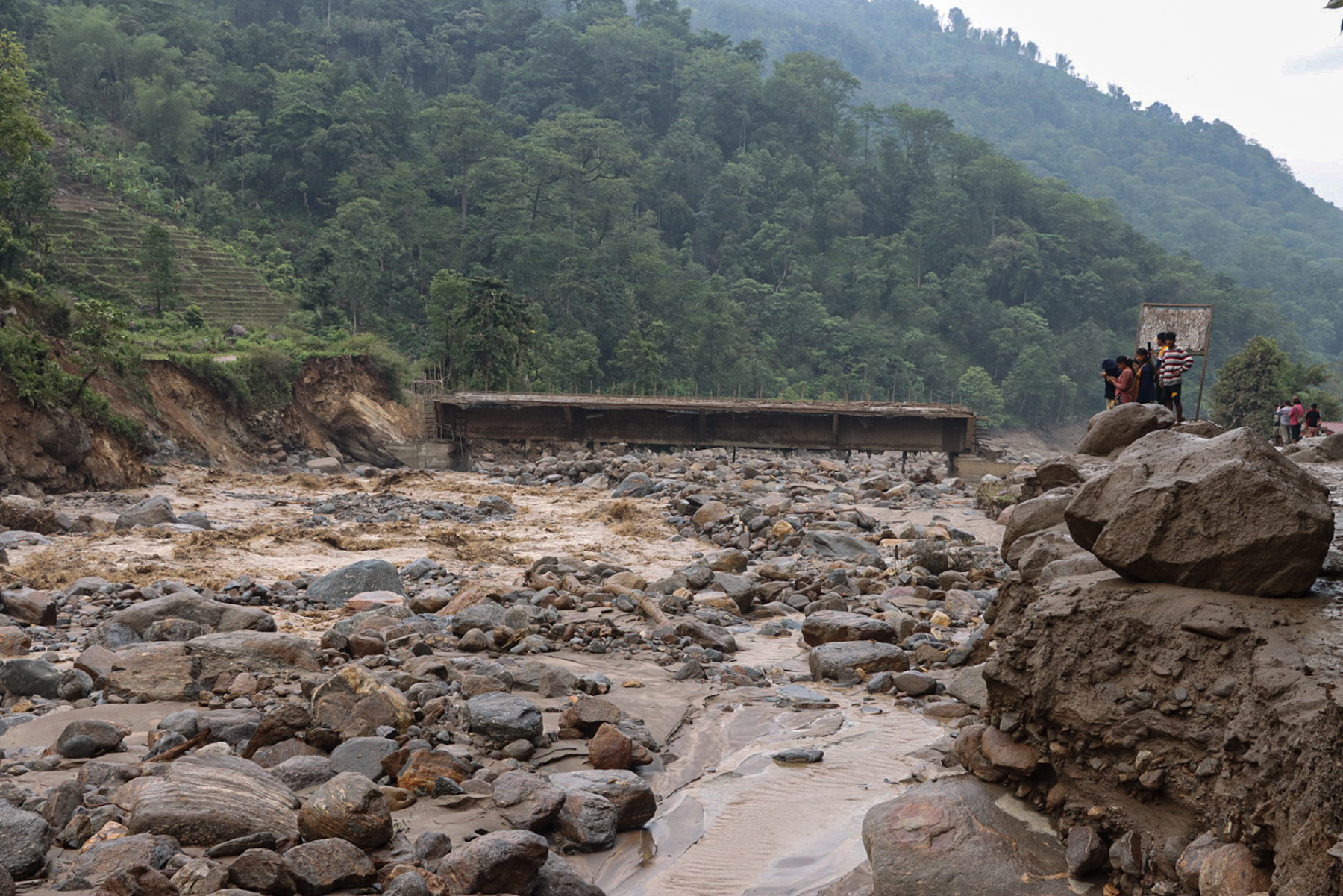 बाढी र पहिरोले सडक र पुलमा मात्रै ५० करोडको क्षति