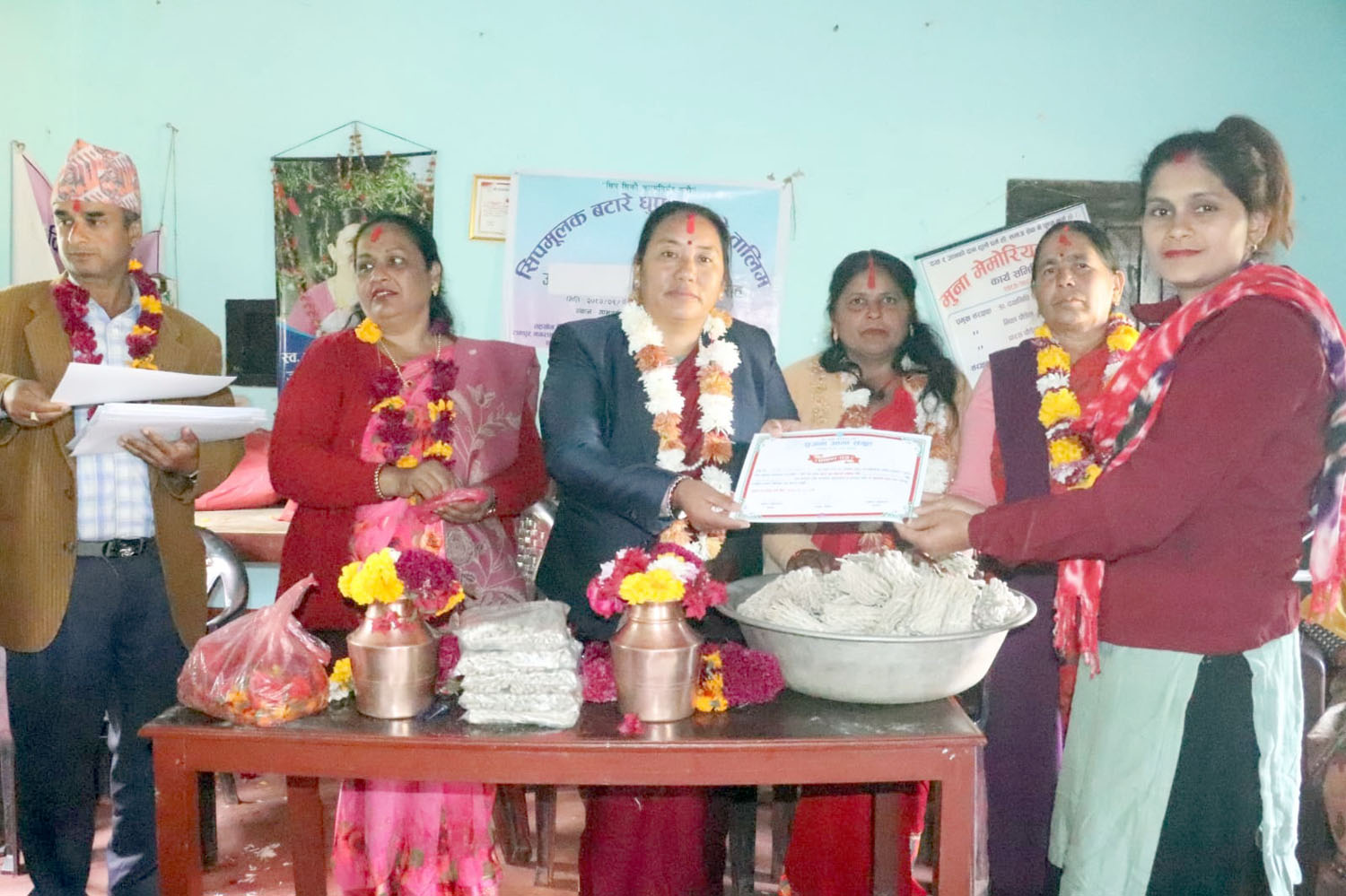 रामपुरका महिलालाई धुप बनाउने तालिम