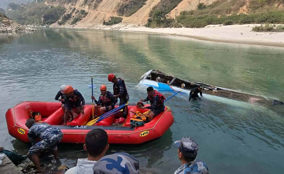 रामेछाप बस दुर्घटना अपडेटः १२ जनाको मृत्यु