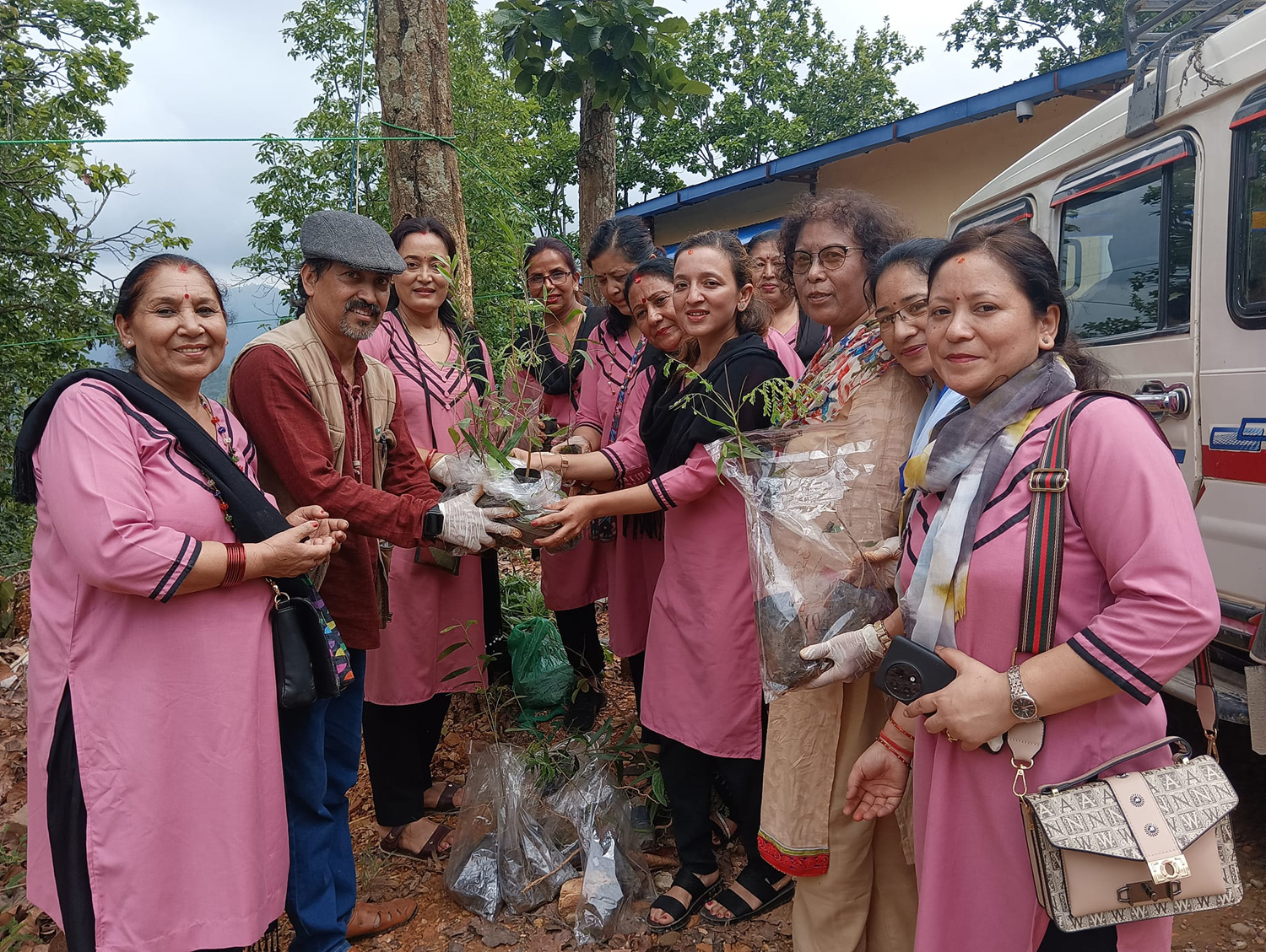 मखनटोल टोल विकास संस्थाले गर्‍यो शिखरडाँडामा वृक्षारोपण