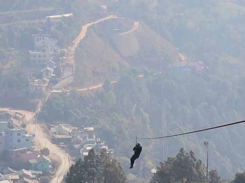 छत्रकोटमा जिपलाइन सञ्चालन हुँदै