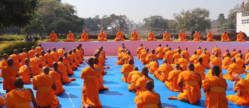 थाइल्याण्डका ३०० भिक्षुद्वारा लुम्बिनी–रामग्राम शान्ति पदयात्रा