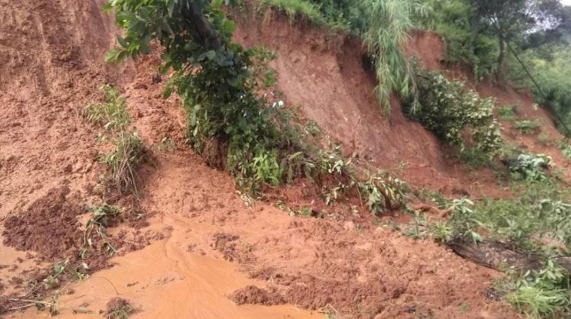 स्याङ्जामा पहिरोमा पुरिएर तीन जनाको मृत्यु