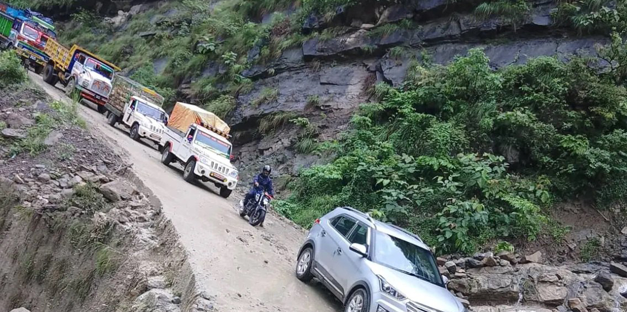 पहिरोले अवरुद्ध पाल्पा–बुटवल सडक सञ्चालनमा, जोखिम कायमै