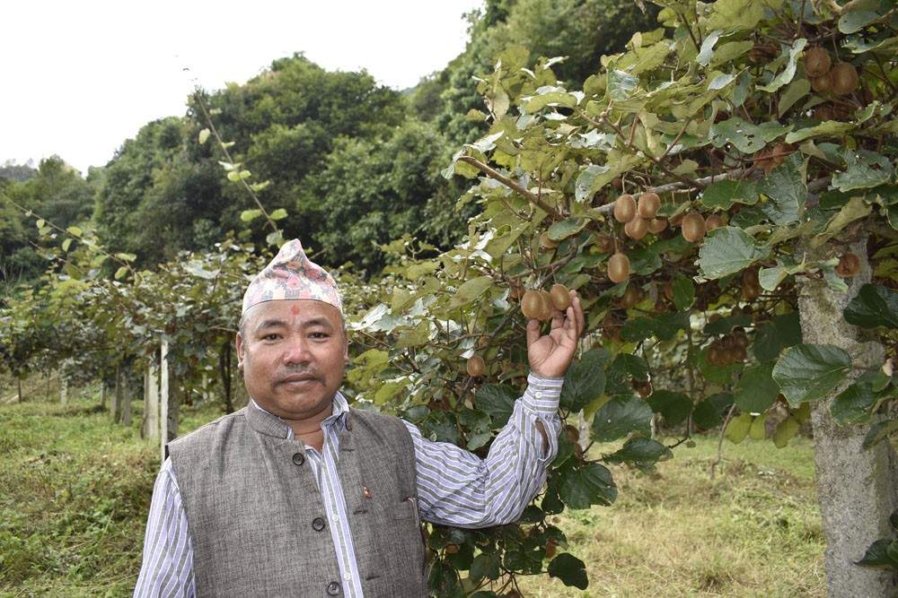  जानकारी दिदै वडा अध्यक्ष सन्त कुमार थापा  